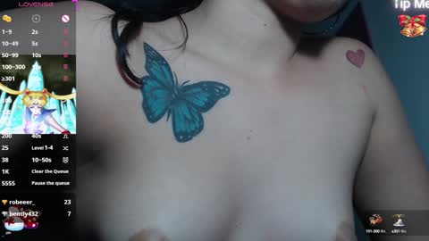 Snapshot of helen_russoo chatting on December 28, 2024, 9:08 pm Helen online show from December 28, 2024, 9:08 pm