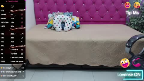 Snapshot of helen_russoo chatting on January 24, 2025, 10:08 pm Helen online show from January 24, 2025, 10:08 pm