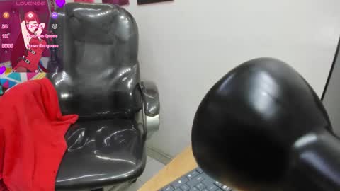 Snapshot of helen_russoo chatting on October 25, 2025, 7:08 pm Helen online show from October 25, 2025, 7:08 pm