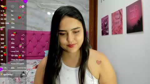 Snapshot of helen_russoo chatting on June 25, 2026, 9:41 pm Helen online show from June 25, 2026, 9:41 pm