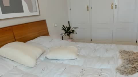 helena_hills online show from November 8, 2025, 5:23 pm