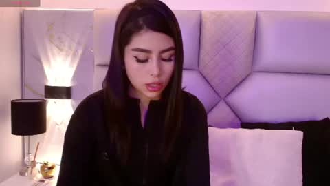 Snapshot of helena_whaite chatting on July 1, 2026, 2:02 am helena_whaite online show from July 1, 2026, 2:02 am