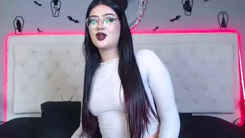 helenamorningstar online show from December 12, 2024, 4:26 am