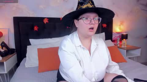 helendanvers online show from October 29, 2025, 10:06 am