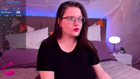 helendanvers online show from November 9, 2025, 12:47 pm