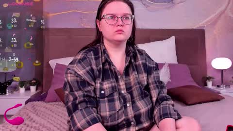 helendanvers online show from November 13, 2025, 2:43 am