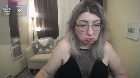 helenenigma online show from November 20, 2025, 7:46 pm