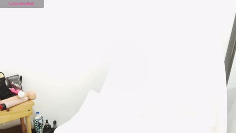 helennamartinez online show from December 20, 2024, 5:47 am