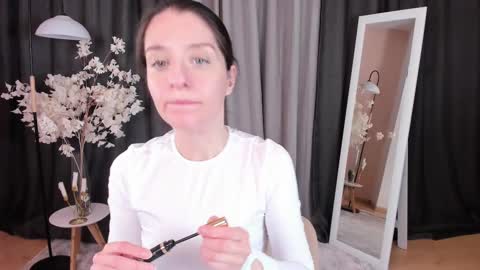 Helen online show from March 4, 2025, 4:06 am