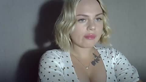 helga_now online show from September 22, 2025, 8:33 pm