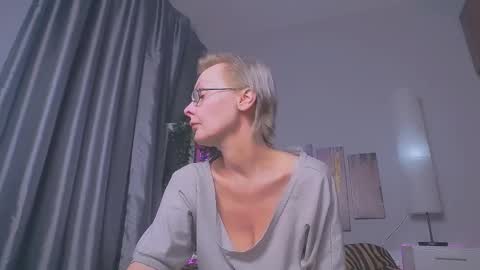 Helga online show from March 4, 2025, 9:32 pm