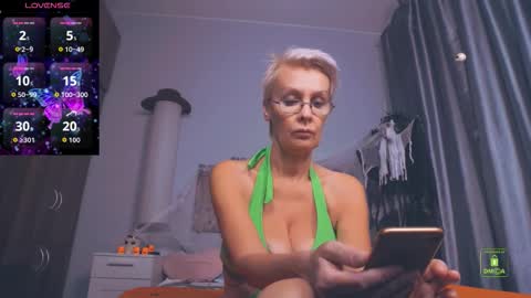Helga online show from October 14, 2025, 3:46 pm