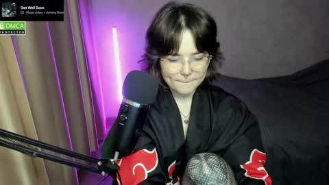 Red online show from October 16, 2025, 6:42 pm