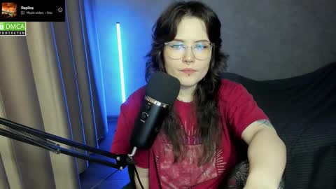 Red online show from October 17, 2025, 7:27 pm