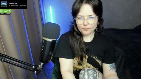 Red online show from November 21, 2025, 6:06 pm