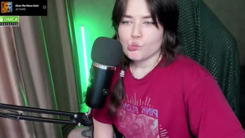 Red online show from February 18, 2026, 7:43 pm