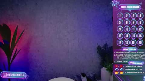 Snapshot of hell_on_heels_ chatting on September 18, 2025, 1:18 am - show loyalty and subscribe -  online show from September 18, 2025, 1:18 am