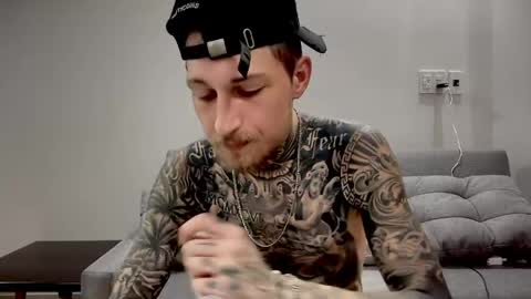 hellacozy online show from April 18, 2026, 2:32 pm