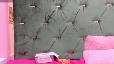 Hellen  online show from February 14, 2025, 5:25 pm