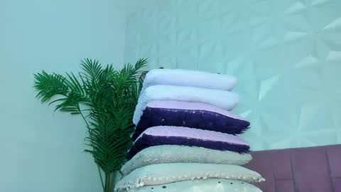 hellen     online show from November 12, 2025, 7:24 pm