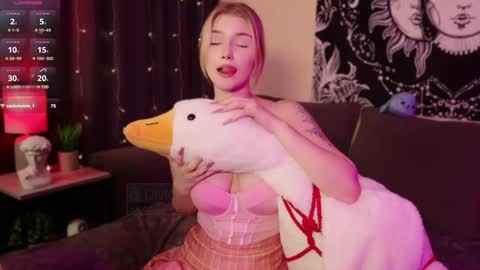 Snapshot of hellenhornny chatting on January 27, 2025, 12:37 pm HellenHorny online show from January 27, 2025, 12:37 pm