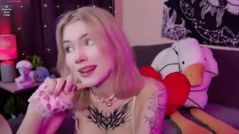 Snapshot of hellenhornny chatting on February 24, 2025, 9:21 am HellenHorny online show from February 24, 2025, 9:21 am