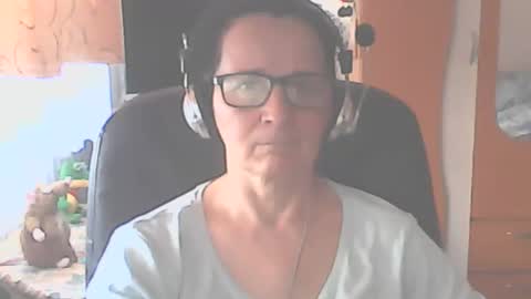 hellenmarie online show from March 9, 2026, 11:14 am