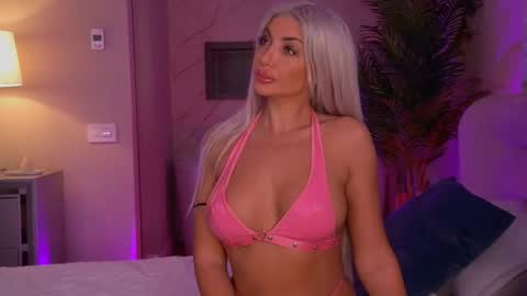 Snapshot of hellenroyy chatting on September 14, 2025, 3:16 am hellenroyy online show from September 14, 2025, 3:16 am