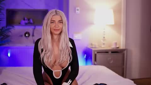 Snapshot of hellenroyy chatting on November 5, 2025, 4:23 am hellenroyy online show from November 5, 2025, 4:23 am