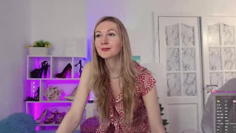 Snapshot of hello_lisha chatting on December 18, 2024, 8:31 am Alisia Monday to Friday from 10 am to 4 pm GMT 2 online show from December 18, 2024, 8:31 am