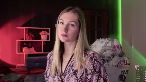 Snapshot of hello_lisha chatting on October 20, 2025, 8:15 am Alisia Monday to Friday from 10 am to 4 pm GMT 2 online show from October 20, 2025, 8:15 am