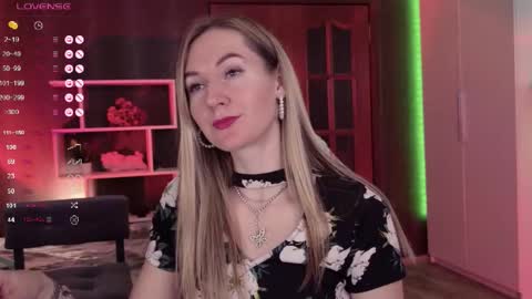 Snapshot of hello_lisha chatting on November 17, 2025, 9:04 am Alisia Monday to Friday from 10 am to 4 pm GMT 2 online show from November 17, 2025, 9:04 am