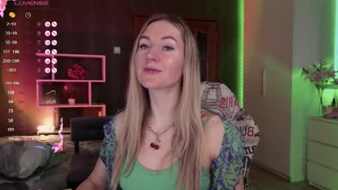 Snapshot of hello_lisha chatting on November 21, 2025, 8:35 am Alisia Monday to Friday from 10 am to 4 pm GMT 2 online show from November 21, 2025, 8:35 am