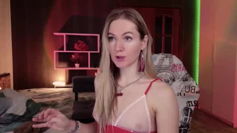 Snapshot of hello_lisha chatting on November 25, 2025, 8:14 am Alisia Monday to Friday from 10 am to 4 pm GMT 2 online show from November 25, 2025, 8:14 am