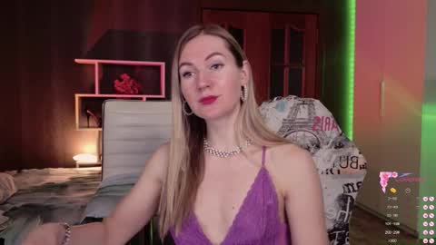 Snapshot of hello_lisha chatting on December 1, 2025, 8:19 am Alisia Monday to Friday from 10 am to 4 pm GMT 2 online show from December 1, 2025, 8:19 am