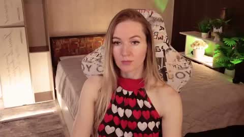 Snapshot of hello_lisha chatting on July 1, 2026, 8:16 am Alisia Monday to Friday from 10 am to 4 pm GMT 2 online show from July 1, 2026, 8:16 am