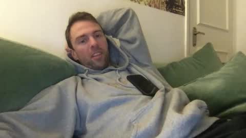 Lucas online show from October 28, 2025, 8:33 pm