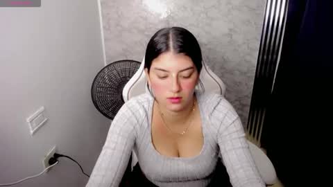 helloo_kityy25 online show from January 6, 2026, 2:48 am