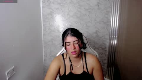 helloo_kityy25 online show from March 19, 2026, 2:26 am