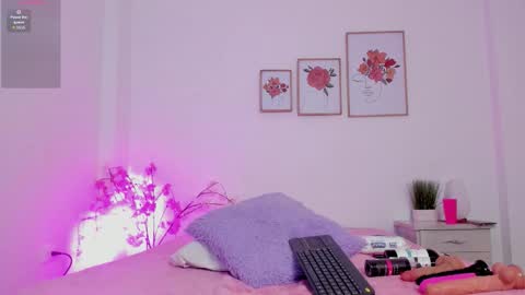 Hellzel online show from October 20, 2025, 7:14 pm