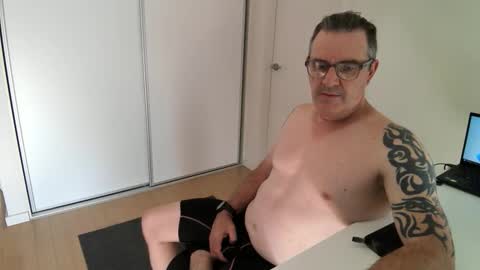 hempie1973 online show from December 1, 2025, 5:23 am