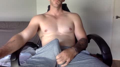 Snapshot of hendo92 chatting on February 21, 2025, 3:34 am Hendo online show from February 21, 2025, 3:34 am