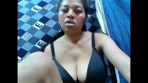 Snapshot of henitsaldy chatting on September 22, 2025, 3:30 am henitsaldy online show from September 22, 2025, 3:30 am