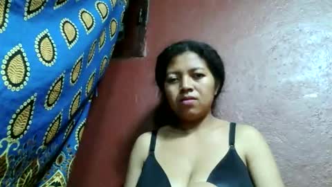 Snapshot of henitsaldy chatting on October 1, 2025, 8:26 pm henitsaldy online show from October 1, 2025, 8:26 pm