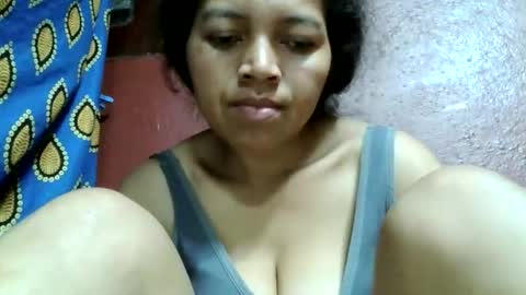 Snapshot of henitsaldy chatting on October 4, 2025, 5:44 pm henitsaldy online show from October 4, 2025, 5:44 pm