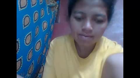 Snapshot of henitsaldy chatting on October 9, 2025, 5:55 pm henitsaldy online show from October 9, 2025, 5:55 pm