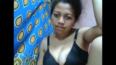 Snapshot of henitsaldy chatting on October 11, 2025, 7:23 pm henitsaldy online show from October 11, 2025, 7:23 pm