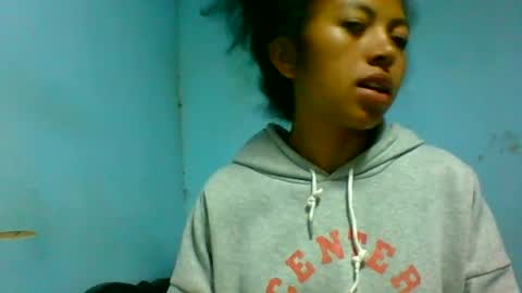Snapshot of henitsaldy chatting on July 5, 2026, 5:20 pm henitsaldy online show from July 5, 2026, 5:20 pm