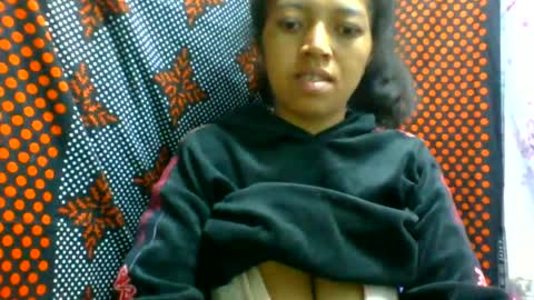 Snapshot of henitsaldy chatting on July 6, 2026, 9:06 am henitsaldy online show from July 6, 2026, 9:06 am