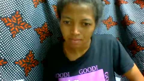 Snapshot of henitsaldy chatting on July 9, 2026, 3:38 pm henitsaldy online show from July 9, 2026, 3:38 pm
